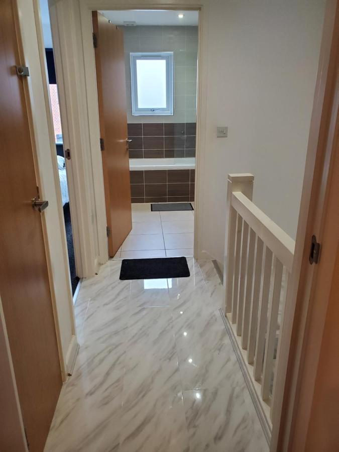 Beautiful & Elegant 2 Bed House Apartamento